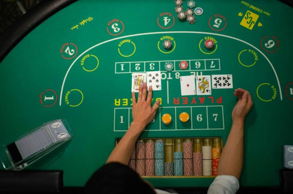 Tìm hiểu chơi Baccarat online tại nhà cái Jun88 từ A - Z